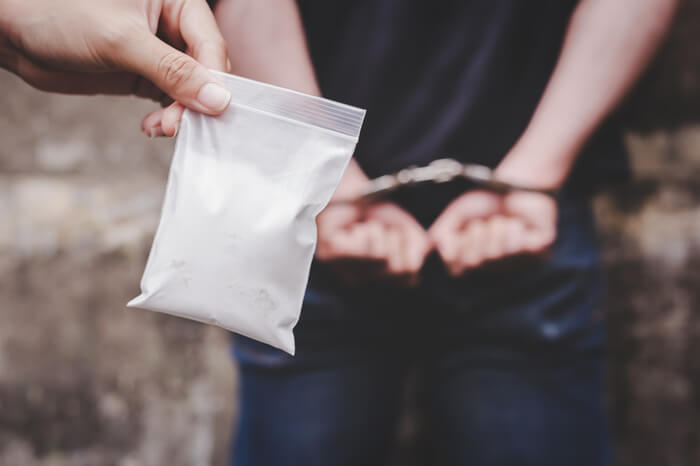 Verhaftung wegen Drogenbesitzes