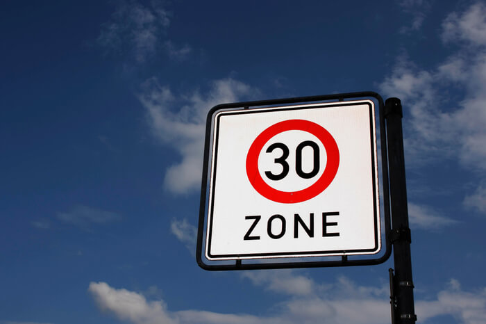 30-Zone-Schild