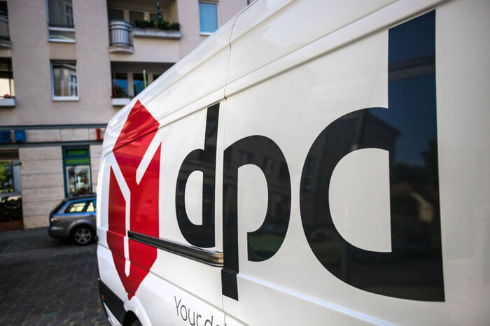 DPD Logo an Lieferfahrzeug