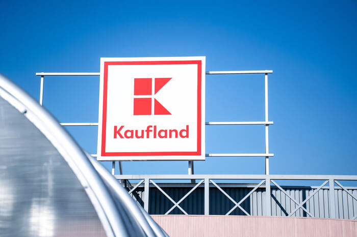 Kaufland Logo an Gebäude