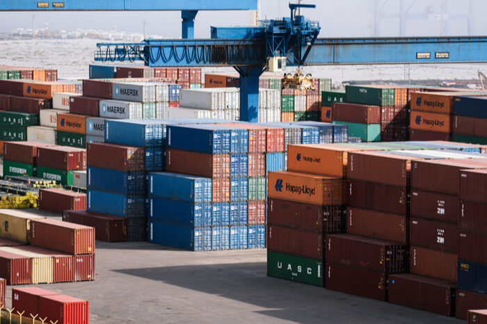 Container verschiedener Logistiker und Reedereien