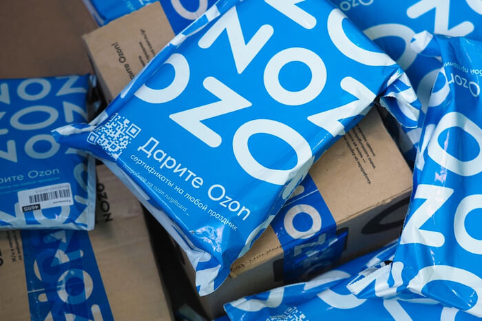 Pakete des russisches Online-Händlers Ozon