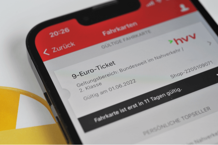 9-Euro-Ticket auf Smartphone