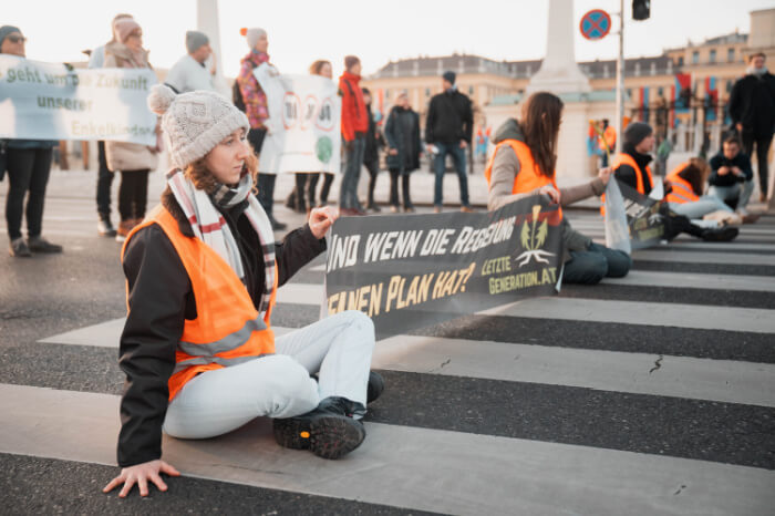 Klimaaktivisten auf einer Straße