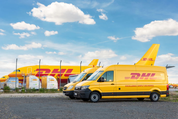 DHL Transporter und Flugzeuge