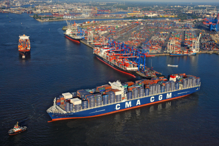 Containerschiff am Hamburger Hafen