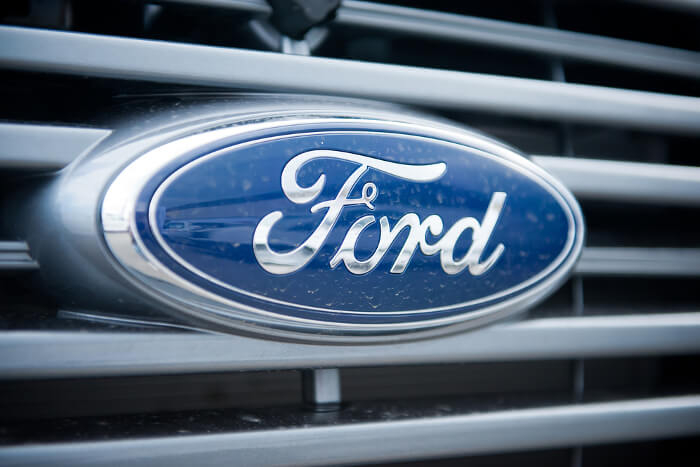 Ford-Logo an Auto
