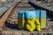 Schienen mit Ukraine-Koffer