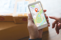 Paket-Tracking-App auf einem Smartphone