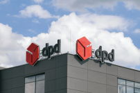 DPD-Logo an Gebäude