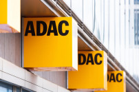 Automobil-Club: ADAC-Logo an einem Gebäude