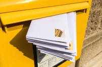 Briefe in einem Briefkasten